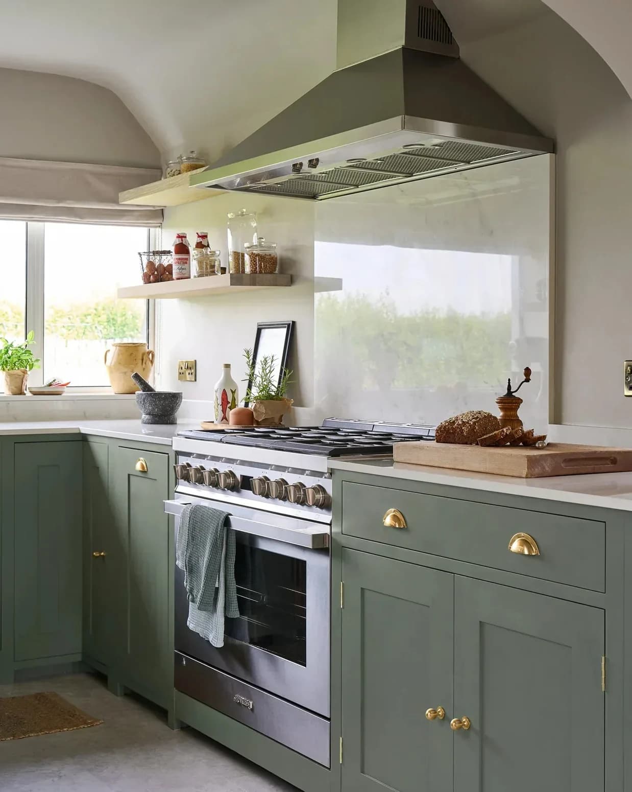 Shaker white cabinet kitchen installation
