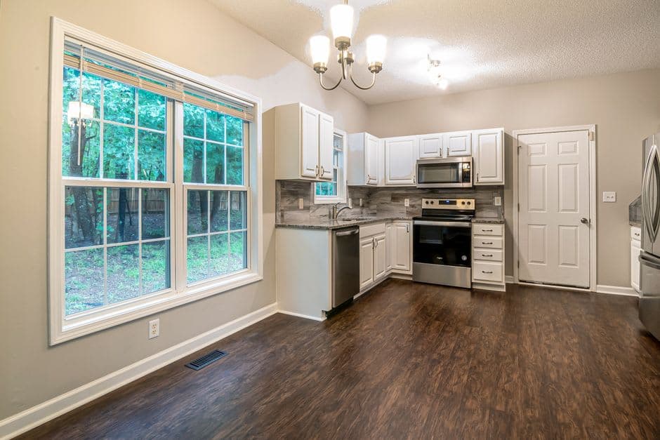 How to Choose the Best Flooring for Your Tampa Home: Hardwood, Tile, or Laminate?