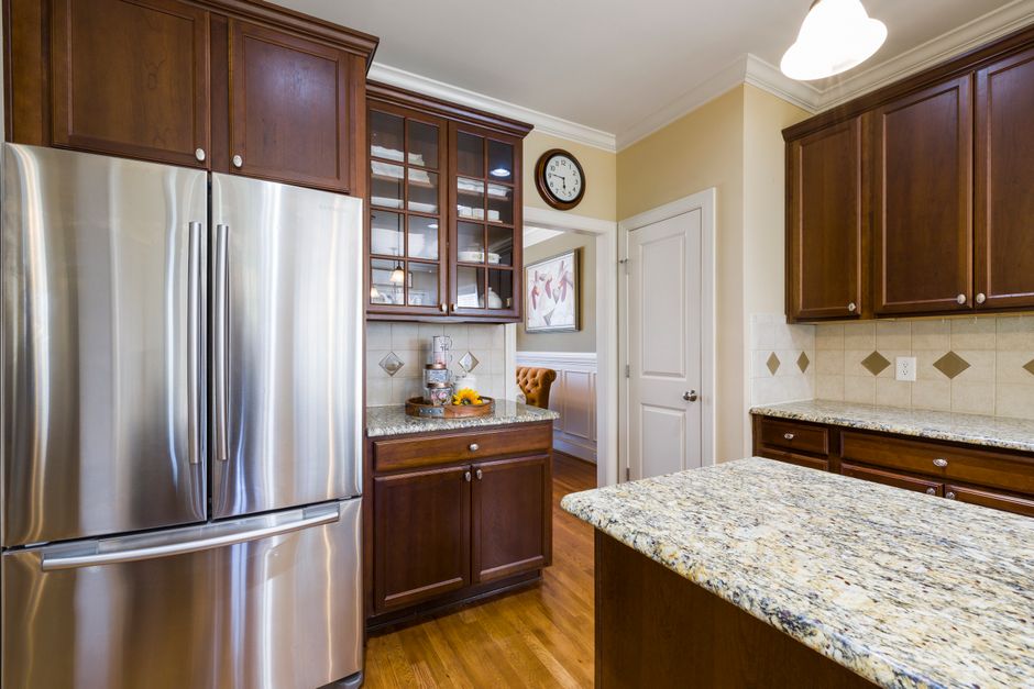 solid wood vs MDF cabinets